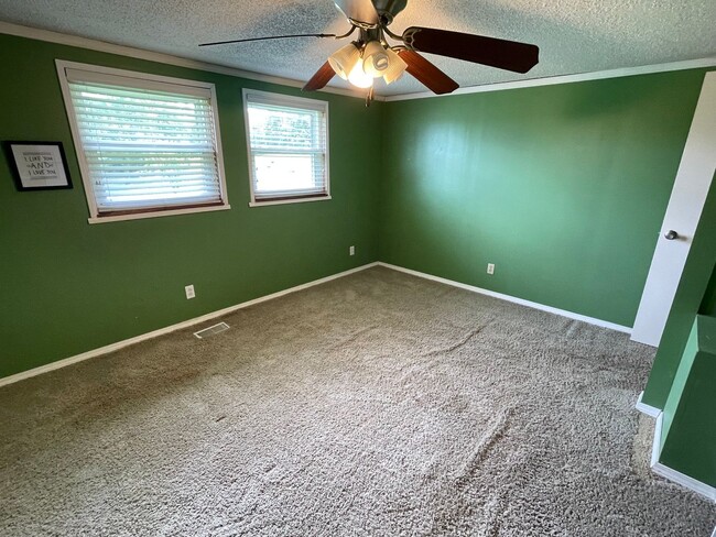 Building Photo - 3 Bedroom 1 Bathroom House Stilwell, OK
