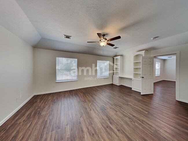 Building Photo - 3347 Bent Spring Ct