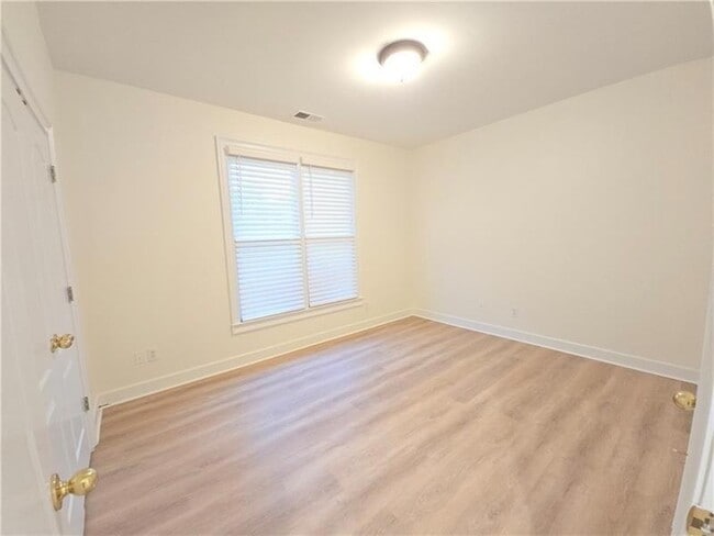 Building Photo - 12592 Waterside Dr