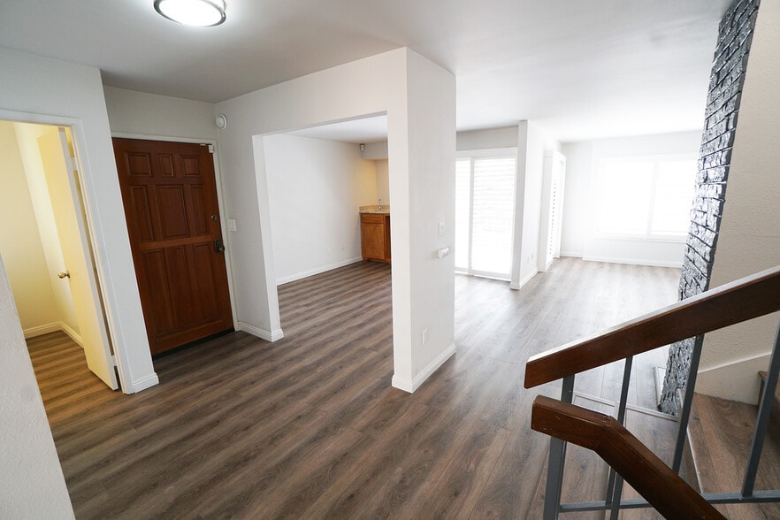 Living room, Den - 712 Vallejo Villas