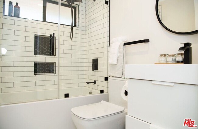 Building Photo - 6329 Jumilla Ave