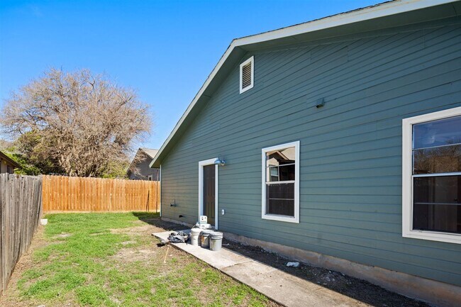 Building Photo - 1204 Hillyer St