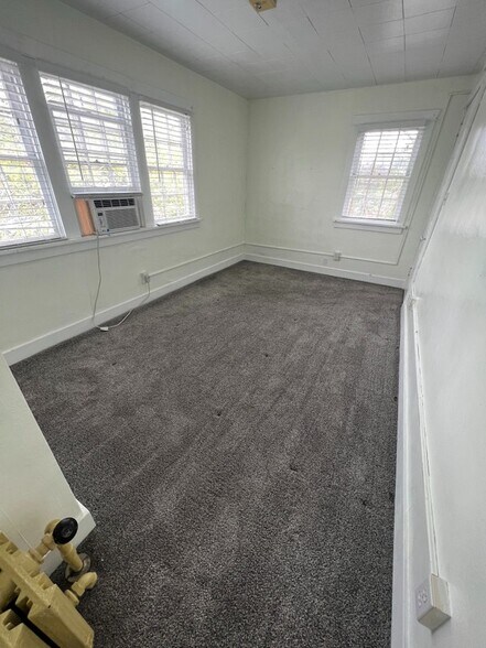 Building Photo - 115 E 200 N