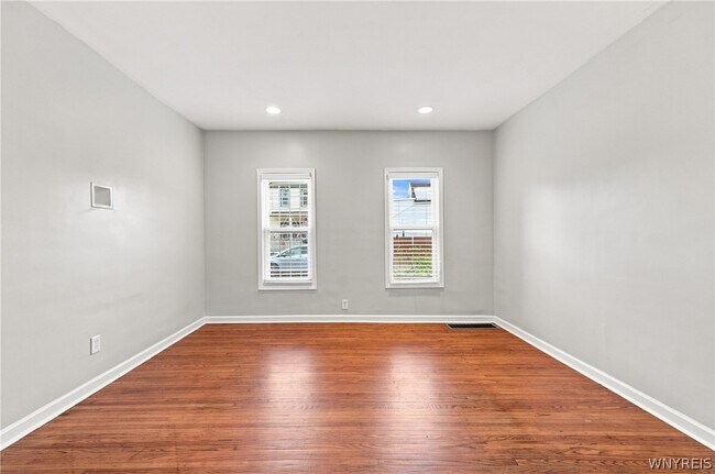 Building Photo - 12 Baynes St