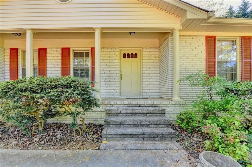 Building Photo - 2628 Whitehurst Dr