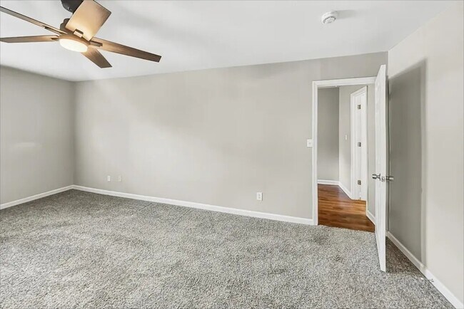 Building Photo - 4352 Lakeside Hills Way NE