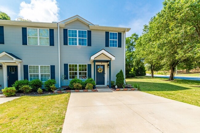 Building Photo - This beautifully 1 small Pet friendly 3 be...