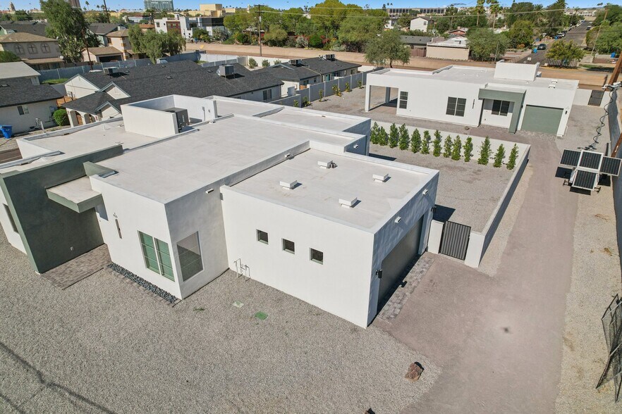 Building Photo - 910 E Roma Ave