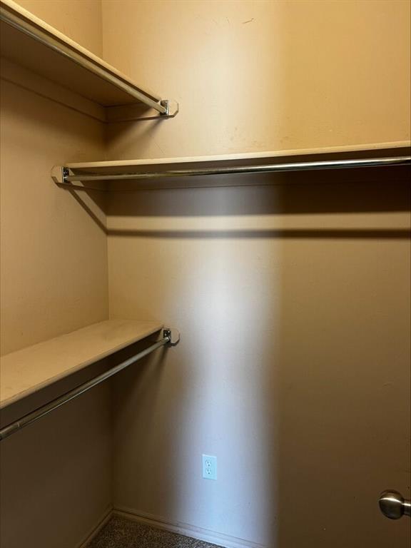 Building Photo - 13111 Red Oak Dr