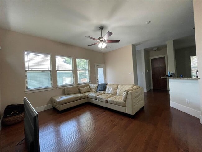 Building Photo - Spacious 2-bedroom, 2.5-bath condo available!