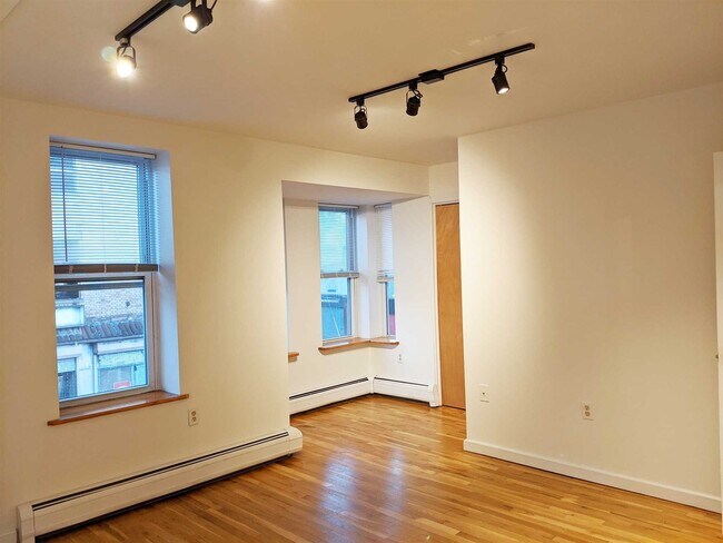 Building Photo - 26 Academy St