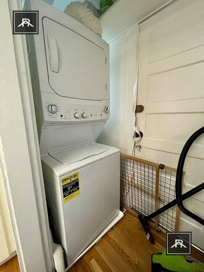 Building Photo - 4 bedroom in Brookline MA 02446