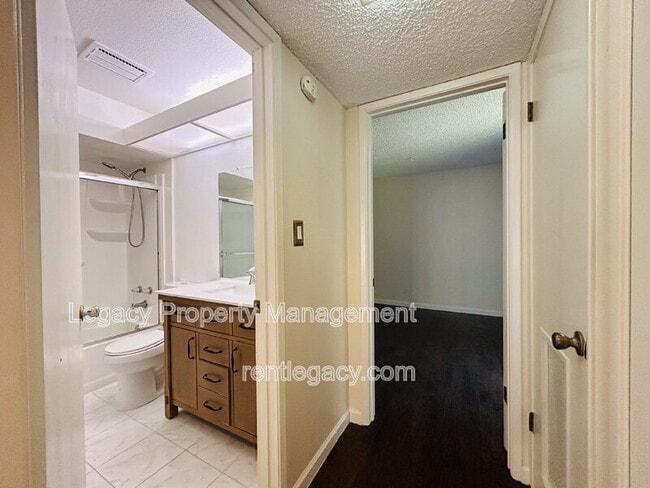 Building Photo - 2410 Starlight Ln