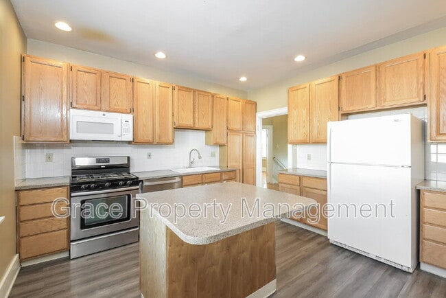 Building Photo - 1442 Perry St