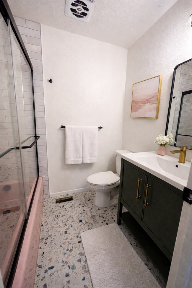 Building Photo - Brand New Remodel Central Bench Home