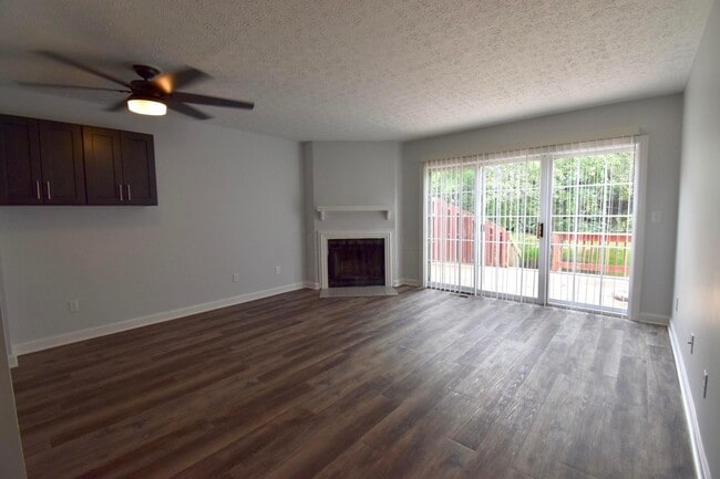 Building Photo - 1882 Bennigan Dr