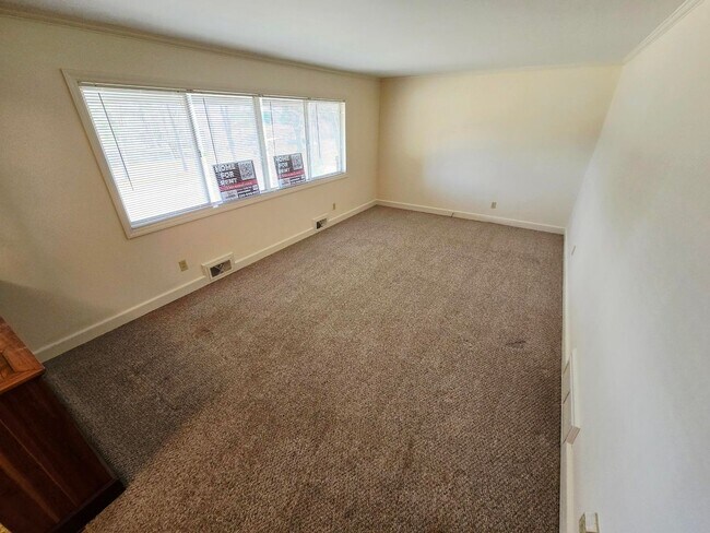 Building Photo - 3261 Alamance Rd