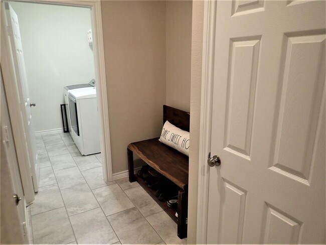 Building Photo - 24911 Prairie Briar Cir