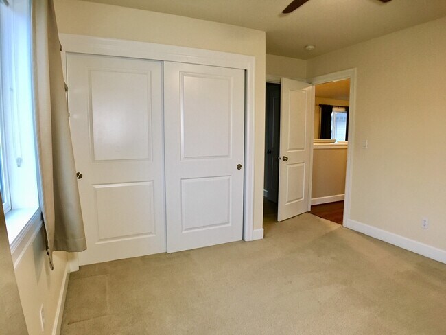 Building Photo - Stunning 3BD  Lake Shore Home with Office and Loft Area!  Gorgeous Finishes!