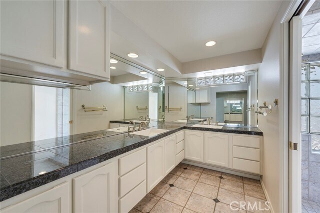 Building Photo - 5921 Country View Dr