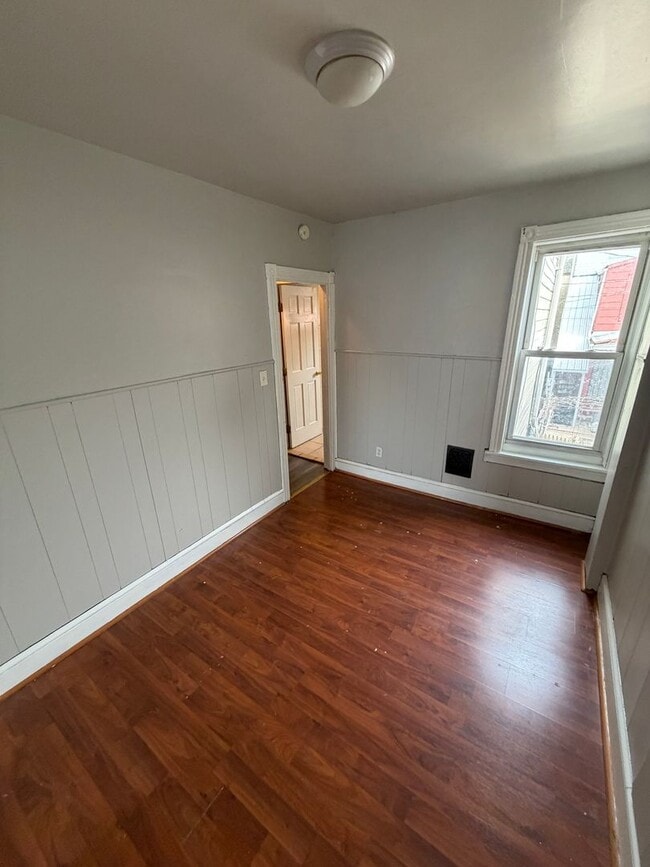 Building Photo - 4-bedroom home in the heat of Reading!