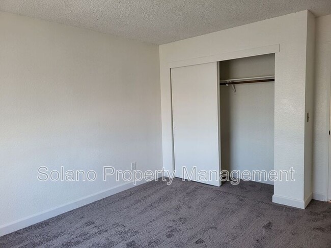 Building Photo - 1910 Grande Cir