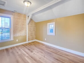 Building Photo - 209 Seward Ave NW