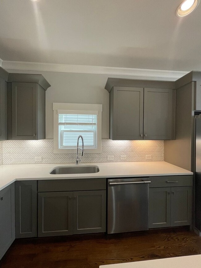 Building Photo - 1104A W Grove Ave