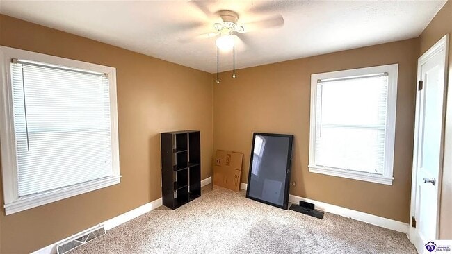 Building Photo - 218 Demaree Dr