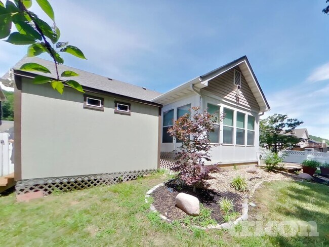 Building Photo - 4331 Clearbrook Ln