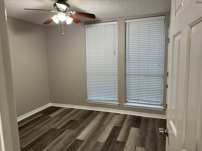Building Photo - 15 Bazely Cir