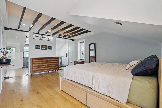 Building Photo - 3865 Howley St