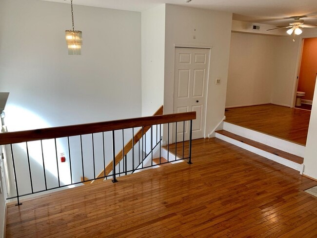 Building Photo - Gorgeous 2-Bedroom Townhome Near the Art Museum! One-Car Garage Included!