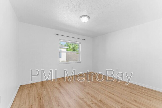 Building Photo - 4009 E Bird St