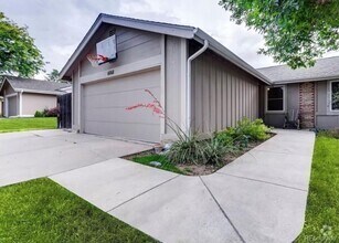 Building Photo - Long Realty & Property Management - 5 Bedr...