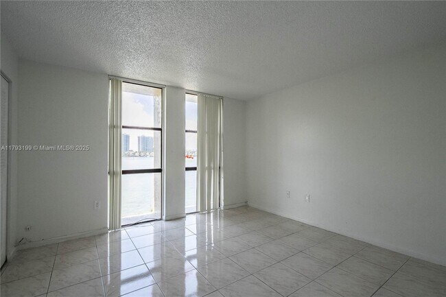 Building Photo - 17600 N Bay Rd