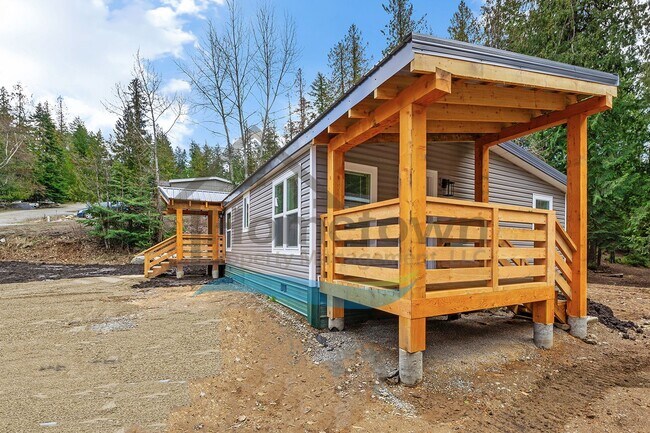 Building Photo - 3 Bedroom 2 Bathroom Home with Off-Street Parking Available in Sagle, Idaho!