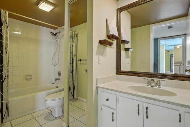 Building Photo - 622 6th Way