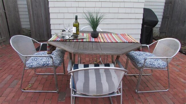 Building Photo - 16 Carroll Ave