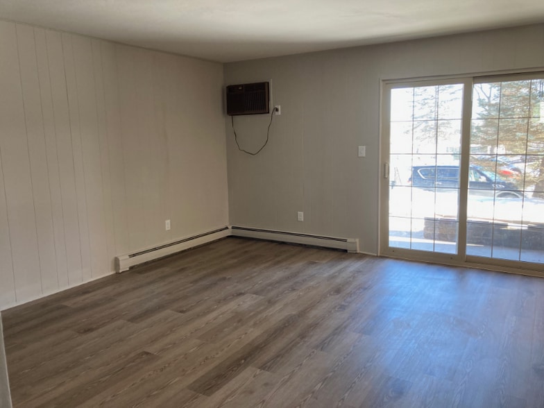 Building Photo - 5599 Thompson Rd