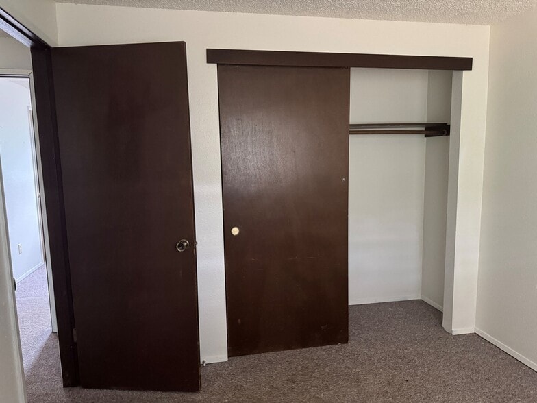 Building Photo - 950 SW Harrier Cir
