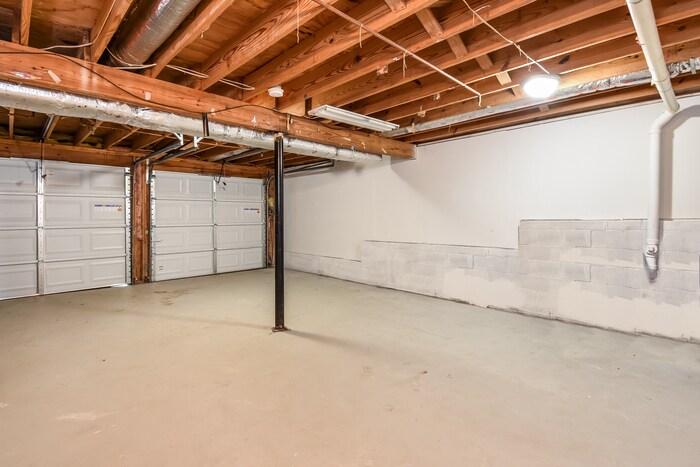 Building Photo - 3760 Cherokee Overlook Dr