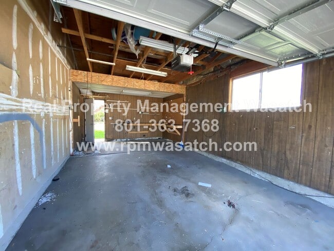 Building Photo - Look at This Cute 2 Bedroom 2 Bathroom Hom...