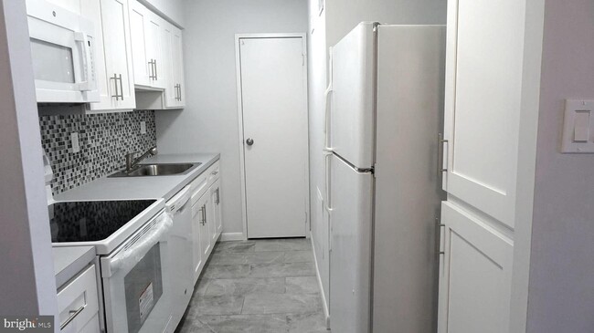Building Photo - 7600 Roosevelt Blvd