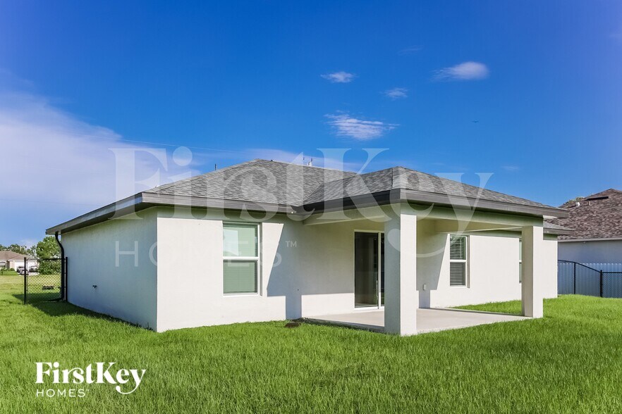 Building Photo - 2828 NW 27th Pl