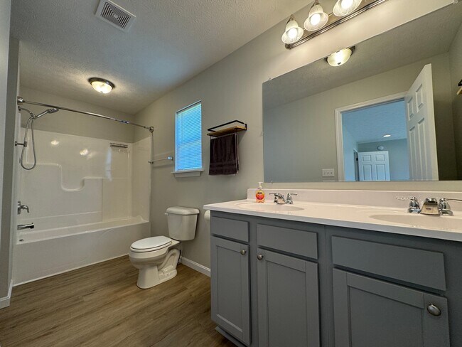 Building Photo - 25 Mandan Ct