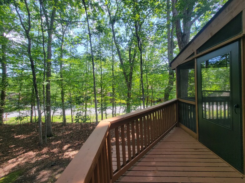 Building Photo - 216 Falls Cir