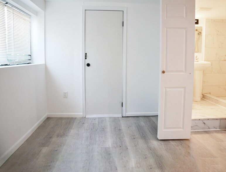 Building Photo - 2350 Baldwin Ave