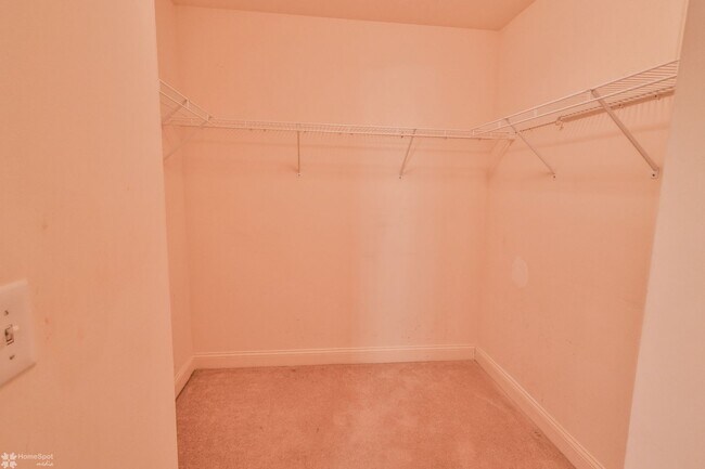 Building Photo - Beautifully maintained, energy-efficient f...