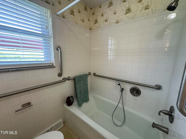 Building Photo - 3655 W Allens Bridge Rd